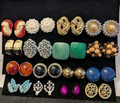 Lote De Colección De 16 Pares Pendientes Clip En Tornillo Trasero Coro Monet Alemania Occidental Foto 1 de 4