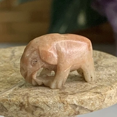 Старинный красный китайский мыльный камень мини ручной резьбы слон подвеска бусина 0,71» 2 грамма - Изображение 1 из 4