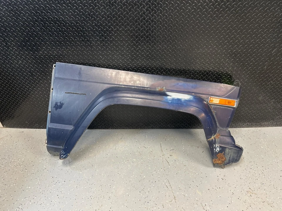 75-83 Cherokee Fender RHFront fender flare - Изображение 1 из 4
