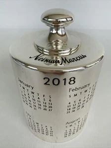 Neiman Marcus 2018 Round Calendar Paper Weight Silver With Knob - Picture 1 of 7