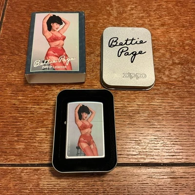 BETTIE PAGE ZIPPO ЗАЖИГАЛКА НОВЫЙ DARK HORSE  - Изображение 1 из 4