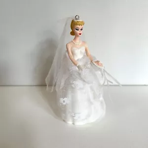1997 Hallmark Vintage Estilo 1962 Barbie Novia Colgante Navidad Adorno Pastel Topper - Imagen 1 de 5