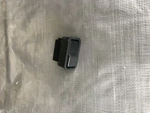 90-05 MAZDA MX-5 MIATA OEM DASH SWITCH HOLE PLUG DELETE PANEL BLANK COVER DUMMY - Foto 1 di 3