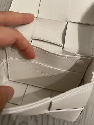 Bottega Veneta白色迷你盒式磁带包  — 第 1/4 张图片