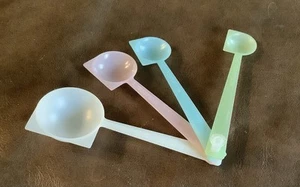 Tupperware #42 -45 vintage anni '50 set (4) cucchiai di misurazione plastica pastello (132ia) - Foto 1 di 4