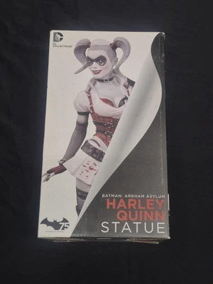 Estátua DC Collectibles Batman Arkham Asylum Harley Quinn - Imagem 1 de 3