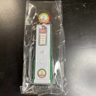 Réplica de bomba de gasolina Road Signatures Eagle Service, gasolina escala 1:18 fundido a presión Foto 1 de 4