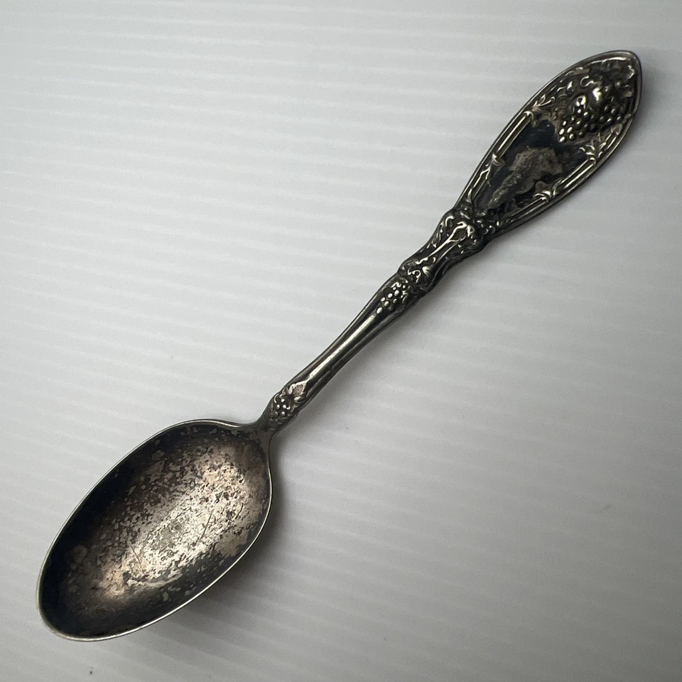 Colher de chá antiga de uvas La Vigne folheada a prata Rogers A1 1881 - Imagem 1 de 4