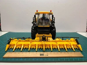 1:32 NEW HOLLAND FR850 silage harvester - Picture 1 of 8
