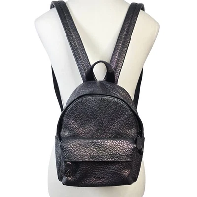 Mochila Coach Holograma Cuero Mini Campus Resbaladiza al Aceite Metálica Púrpura Iridiscente Foto 1 de 4