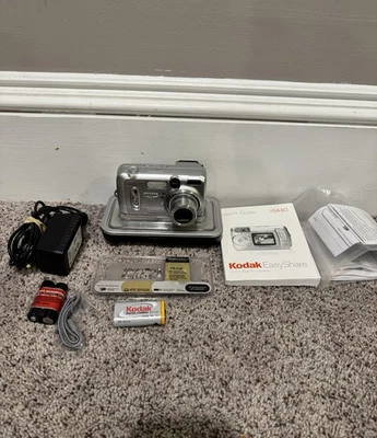 Kodak EasyShare DX6440 4.0MP Digital Camera - Silver TESTED WORKING - Image 1 of 3