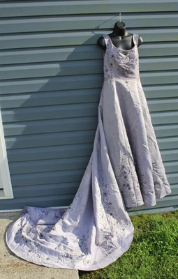 L'Amour DYED PURPLE Wedding Dress Size 6/8? Train Floral Embroidery Look/READ! - Image 1 of 4