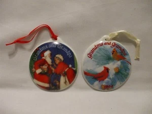 2 adornos vintage de porcelana árbol de Navidad abuela y abuelo AGC Inc 1994 de 3" - Imagen 1 de 8