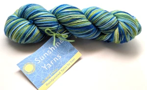 SunshineYarns 100 % fino superlavado 2 capas dedos 440 yardas/100 gm Día de la Tierra - Imagen 1 de 2