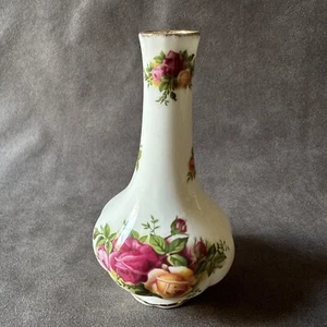 VINTAGE ROYAL ALBERT OLD COUNTRY ROSES PATTERN BUD VASE MADE IN ENGLAND - Picture 1 of 7
