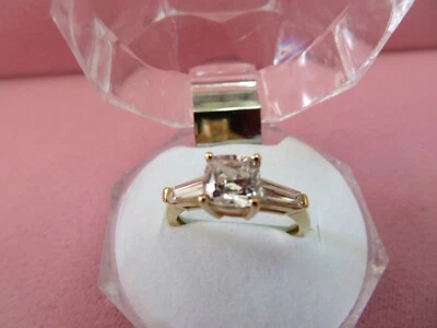 14K Solid Yellow Gold 3 Cubic Zirconia Band Ring Size 7.25 - 2.98 Grams - Image 1 of 4