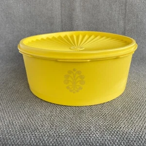 Vintage Tupperware 1204-7 Yellow Stackable Canister - Picture 1 of 8