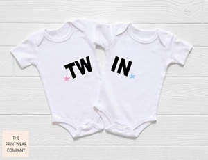 2 Twins TW IN Baby Grows Body Unisex Doble Anuncio Regalo - Elección de Color - Imagen 1 de 2