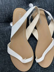New Bershka White Flat Sandals Size 40 - Picture 1 of 6