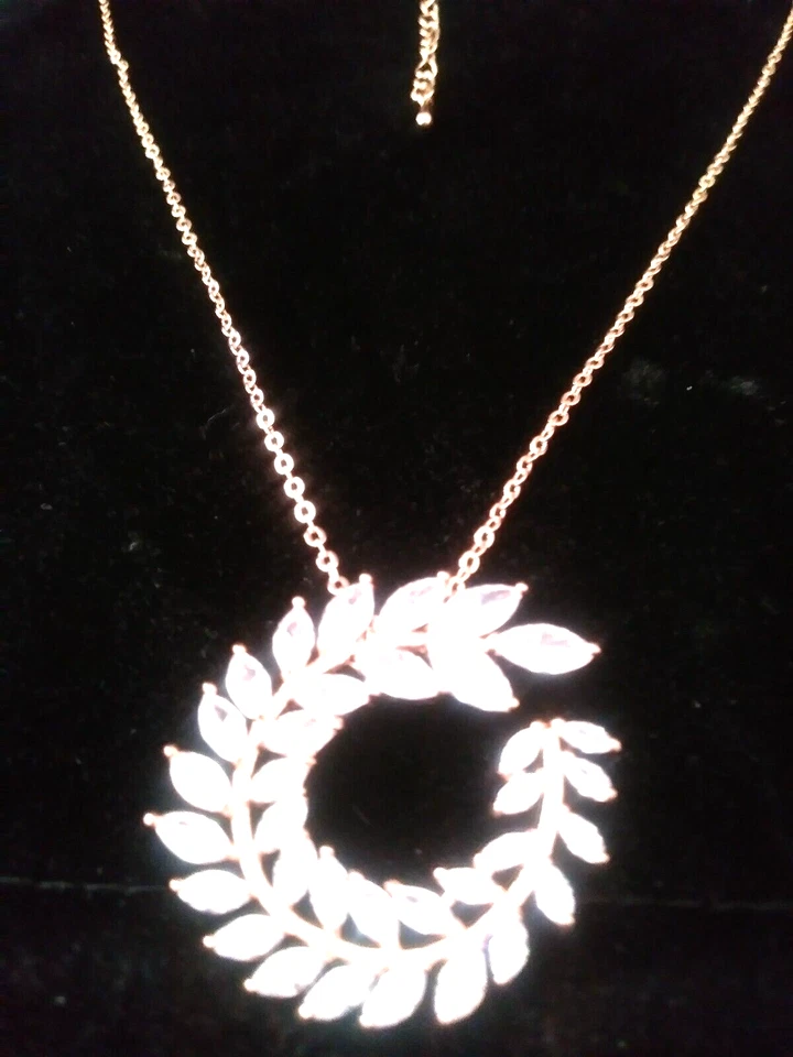 GRAN COLLAR DE PLUMAS DE DIAMANTES CREADO EN LABORATORIO COLGANTE DE 5 QUILATES REVESTIDO DE ORO ROSA DE 14K Foto 1 de 1