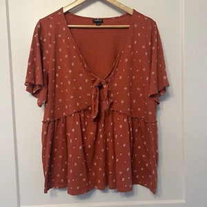 Torrid Damen Peekaboo Aztec Babydoll Kurzarm Burnt Orange Bluse, Größe 2 - Bild 1 von 9