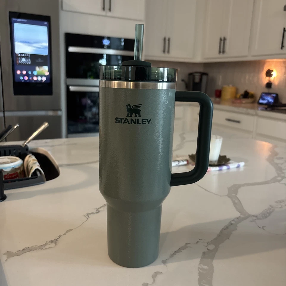 HAMMERTONE GREEN - Stanley 40 oz FlowState Quencher H2.0 Tumbler Limited Edition - Image 1 of 1