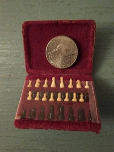 Vintage & Rare New Miniature Chess Set In Red Velvet Case-Excellent - Picture 1 of 7