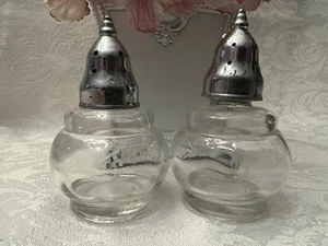 Salt & Pepper Shakers Clear Glass Silver Chrome Tops Vintage 3” x 2” set of 2 - Picture 1 of 1
