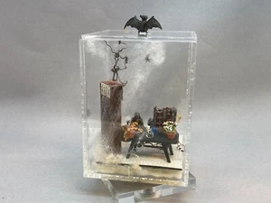 Dollhouse Miniature 1/4 scale halloween scene in a plexiglass case that turns - Picture 1 of 6