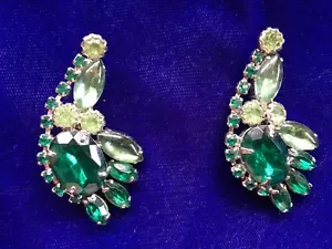 Emerald/Lime Colored Faceted/Cabochon Gemstone Brooch Vintage - Picture 1 of 2