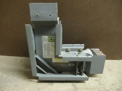 1200 AMP CUADRADO D CF2512GLFM12 3 PH 4 W 600 V BUSWAY CODO ESQUINA COBRE I-LINE Foto 1 de 4