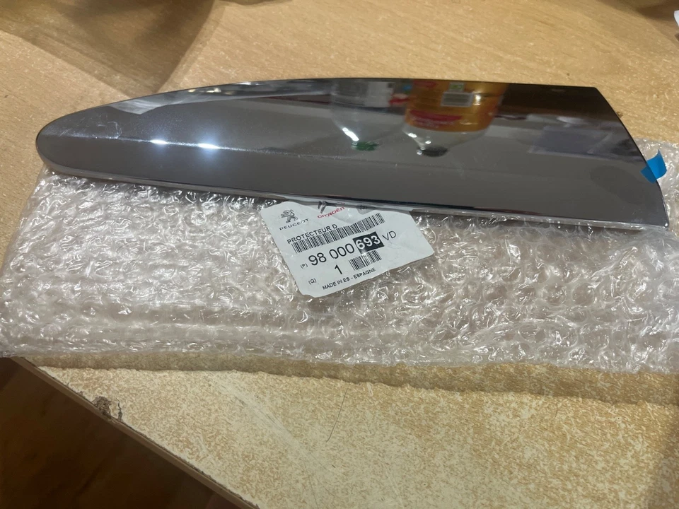 Genuine Citroen Ds3 Ds3 Rear Quarter Molding Right Side 98000693 VD - Image 1 of 1