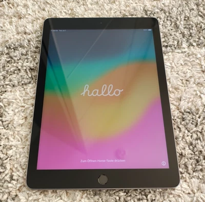 Apple iPad 6. Gen. 32GB, WLAN, 24,64 cm, (9,7 Zoll) - Spacegrau - Bild 1 von 4