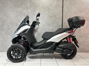 2023 PIAGGIO MP3 300 HPE SPORT - 2068 miles - GREAT CONDITION!! - Picture 1 of 20