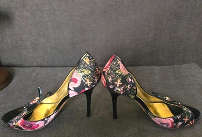 GUESS Marciano Floral Peep Toe Heels Size 8.5 M  Stilleto Pumps Dress up or Down - Image 1 of 4