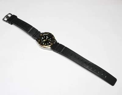 Reloj estilo buzo PULSAR 30mm V827-0100, esfera negra, WR 100M, fecha, celda nueva Foto 1 de 4