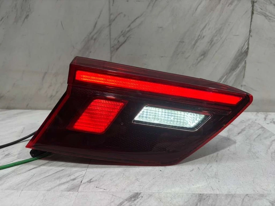 2018 2024 VOLKSWAGEN TIGUAN ВНУТРЕННИЙ ЗАДНИЙ ФОНАРЬ ОТ ОРИГИНАЛЬНОГО ПРОИЗВОДИТЕЛЯ ЛЕВЫЙ СВЕТОДИОДНЫЙ СО СТОРОНЫ ВОДИТЕЛЯ 5NN945093 - Изображение 1 из 4