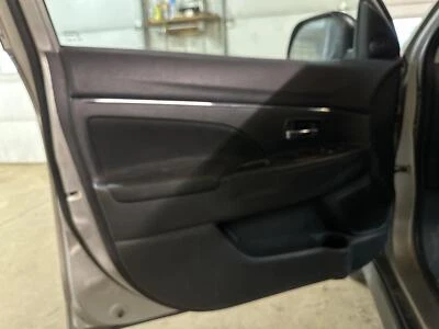 Panel de moldura interior de puerta delantera izquierda usado se adapta a: Mitsubishi Outlander Sport 2014 Foto 1 de 4