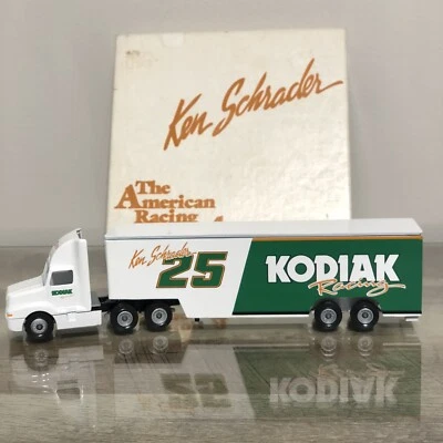Camión remolque fundido a presión Win Ross Ken Schrader escena de carreras americanas Kodiak Racing Foto 1 de 4