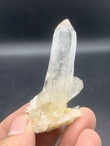 220 Carats Lustrous White Quartz Specimen. - Picture 1 of 13
