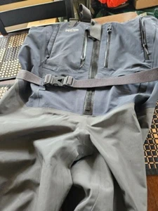 PATAGONIA HEAVY FRONT ZIPPER SIZE LARGE {LRM} USED ONCE AND ORVIS BOA BOOTS # 11 - Picture 1 of 20