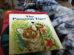 THE PUSSYCAT TIGER - A Little Golden Book' 7" Vinyl Single Record & Book 1976(L) - Imagen 1 de 3