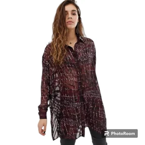 Blusa Religion London NUEVA CON ETIQUETAS Mujer De Gran Tamaño Transparente Abotonada Rojo Cocodrilo EE. UU. 6 UK 8 - Imagen 1 de 14
