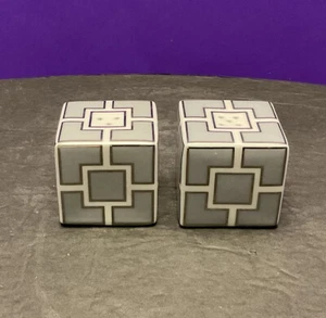 moderno conjunto de cubos geométricos de cerámica sal y pimienta - Imagen 1 de 4