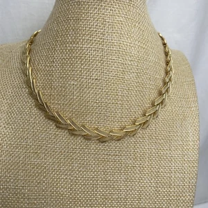 Vintage Chevron Textured Linked Gold Tone 16” Chain Choker Necklace - Picture 1 of 12