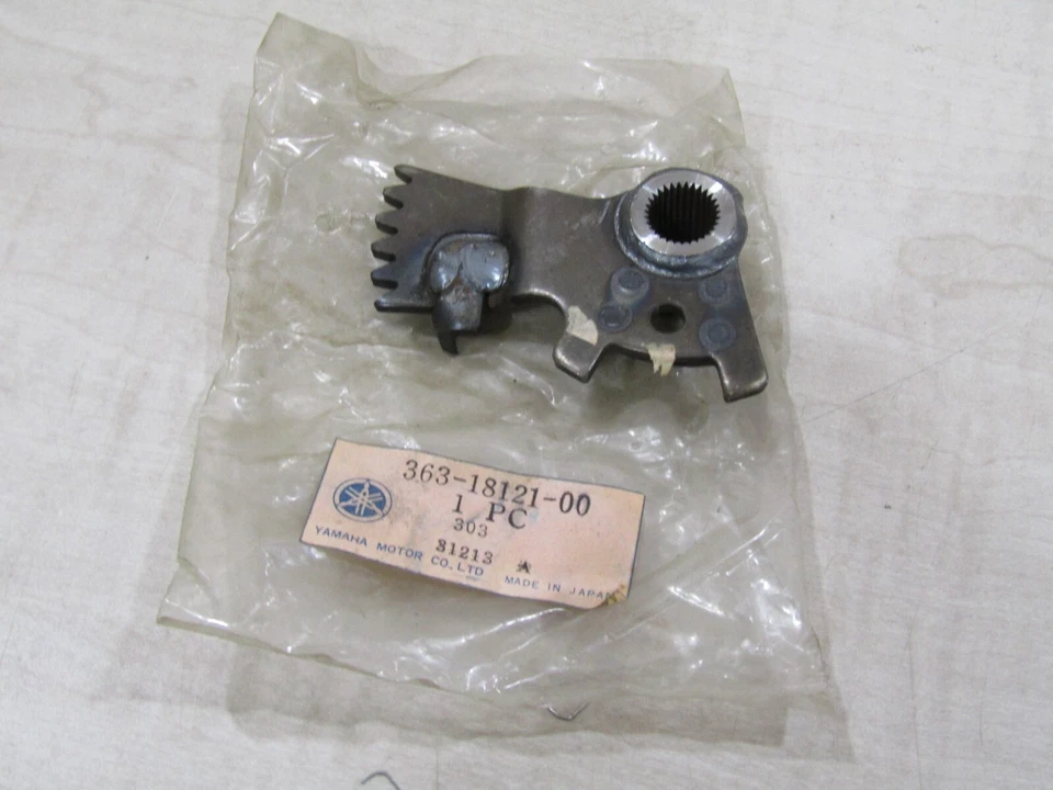 GENUINO OEM NOS YAMAHA MX360 SC500 PALANCA DE CAMBIOS TRINQUETE 363-18121-00 Foto 1 de 3