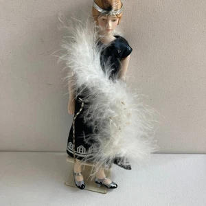 Avon Vinyage Roaring Twenties Flapper Porcelain Figurine - Picture 1 of 6