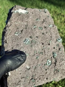 Matriz de basalto cargada Isle Royale Greenstone Michigan gema clorastrolita 5 lb 10 oz - Imagen 1 de 14