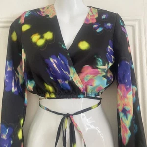 River Island Crop Top - Black Sorbet Rave - UK 10 Petite - Neu - Bild 1 von 6