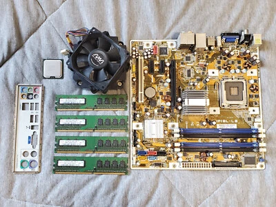 Placa madre ASUS IPIBL-LB de colección - escudo de E/S, 4 GB de RAM, enfriador, CPU Q8200 Foto 1 de 4